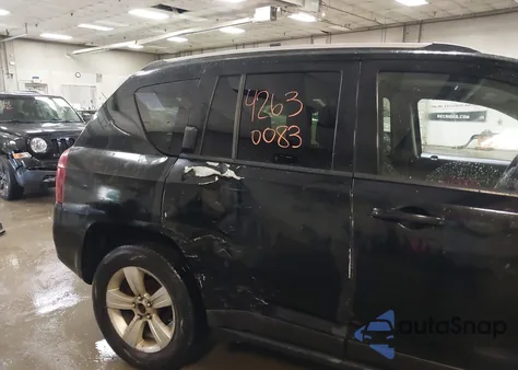 2016 Jeep Compass Sport z USA, uszkodzony, nr VIN 1C4NJDBB8GD521415